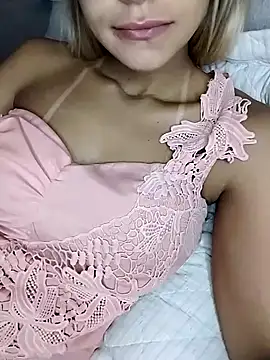 Snapshot of fofinhaa12 chatting on February 5, 1:11 pm fofinhaa12 online show from February 5, 1:11 pm