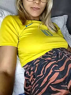 Snapshot of fofinhaa12 chatting on February 13, 10:00 pm fofinhaa12 online show from February 13, 10:00 pm