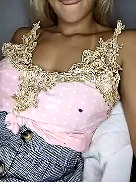 Snapshot of fofinhaa12 chatting on March 14, 1:46 pm fofinhaa12 online show from March 14, 1:46 pm