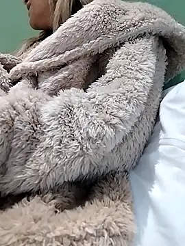 fofinhaa12 online show from February 5, 1:05 pm