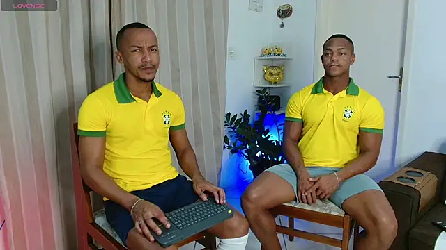 Snapshot of mikejaybra chatting on July 16, 1:33 am mikejaybra online show from July 16, 1:33 am