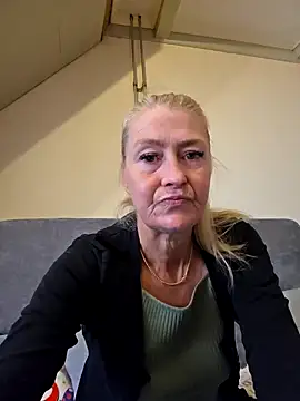 Snapshot of lisalustjouw chatting on September 22, 12:18 pm lisalustjouw online show from September 22, 12:18 pm