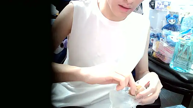 Snapshot of thisisbook_223 chatting on July 15, 2:22 pm thisisbook 223 online show from July 15, 2:22 pm