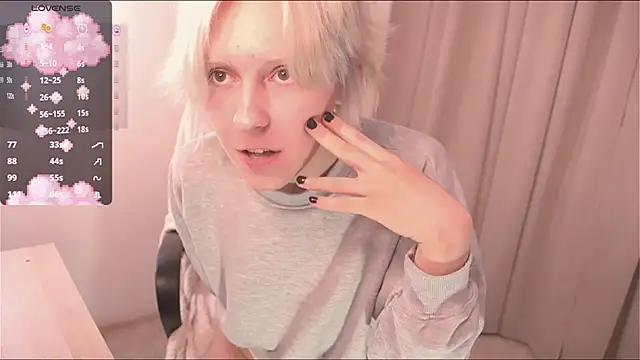 Snapshot of edward_holy chatting on January 13, 1:34 am edward holy online show from January 13, 1:34 am