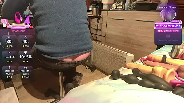 misteryman1956 online show from April 15, 8:32 am