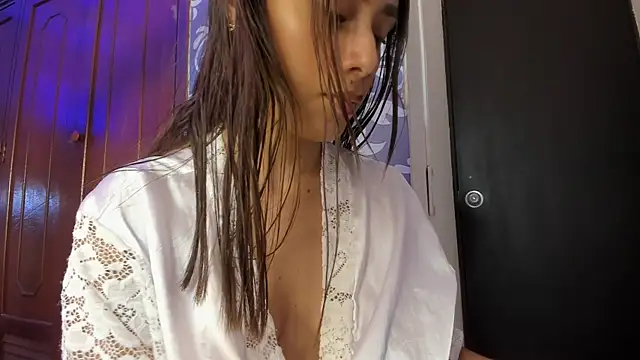 Snapshot of sheyla_sweet18 chatting on February 27, 3:59 pm sheyla sweet18 online show from February 27, 3:59 pm