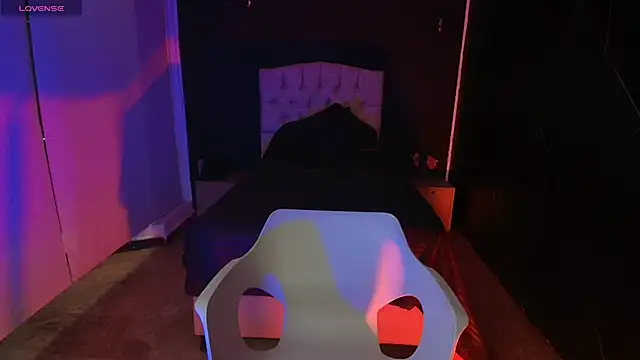 Snapshot of NatashaMason_ chatting on March 8, 11:48 am NatashaMason online show from March 8, 11:48 am