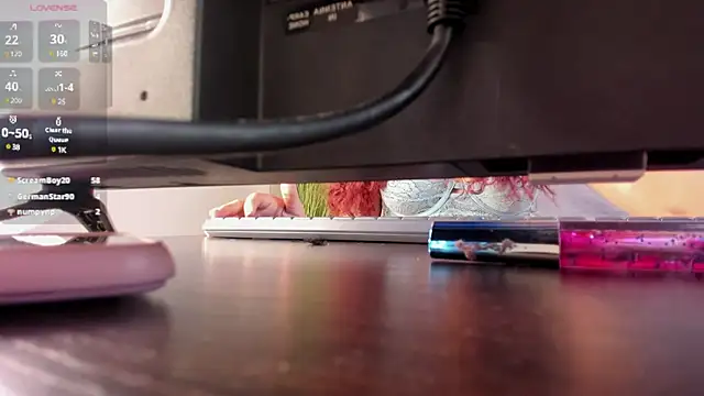 Snapshot of lindaa_natashaa chatting on December 24, 5:27 am lindaa natashaa online show from December 24, 5:27 am