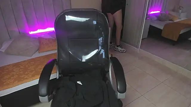 Charlotte Olsen  online show from April 7, 7:36 pm