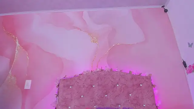 Snapshot of Bella__sweet chatting on December 16, 6:49 pm Bella sweet online show from December 16, 6:49 pm