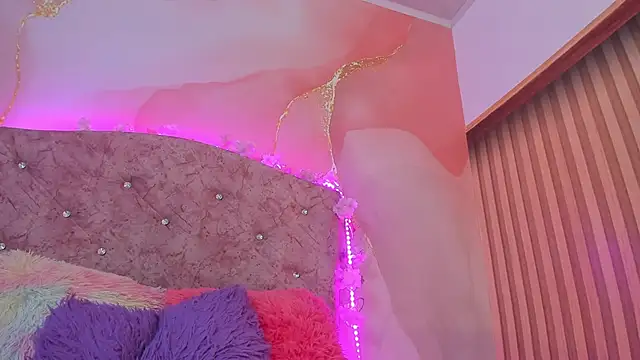 Snapshot of Bella__sweet chatting on February 21, 6:48 pm Bella sweet online show from February 21, 6:48 pm