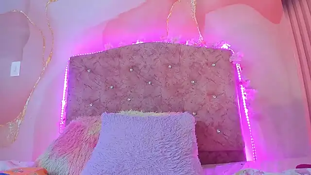 Snapshot of Bella__sweet chatting on March 16, 12:45 am Bella sweet online show from March 16, 12:45 am