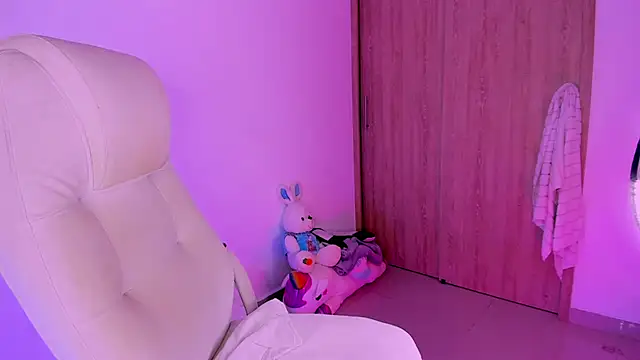 Snapshot of Cheelsea_ chatting on February 24, 1:57 am Cheelsea  online show from February 24, 1:57 am