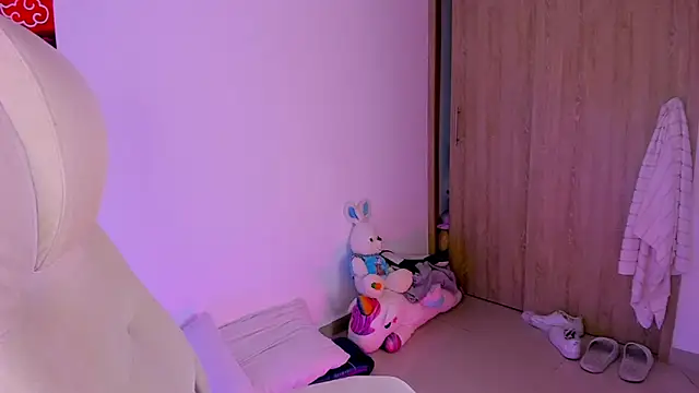 Snapshot of Cheelsea_ chatting on February 24, 5:43 am Cheelsea  online show from February 24, 5:43 am