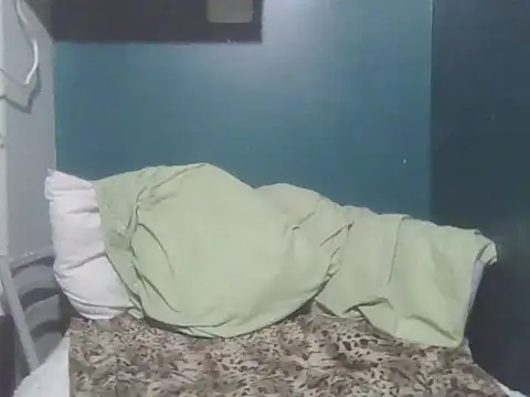 Snapshot of Bezzzzzerr chatting on May 5, 10:01 am Bezzzzzerr online show from May 5, 10:01 am