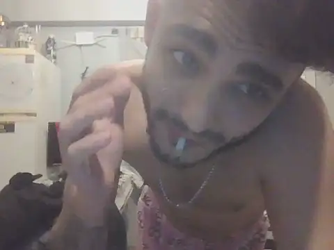 Snapshot of Bezzzzzerr chatting on July 3, 6:36 pm Bezzzzzerr online show from July 3, 6:36 pm