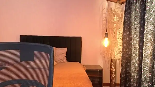 ChloeTurner  online show from April 3, 1:09 pm