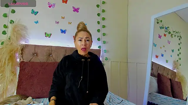 Snapshot of emagarcia chatting on October 18, 12:39 pm emagarcia online show from October 18, 12:39 pm