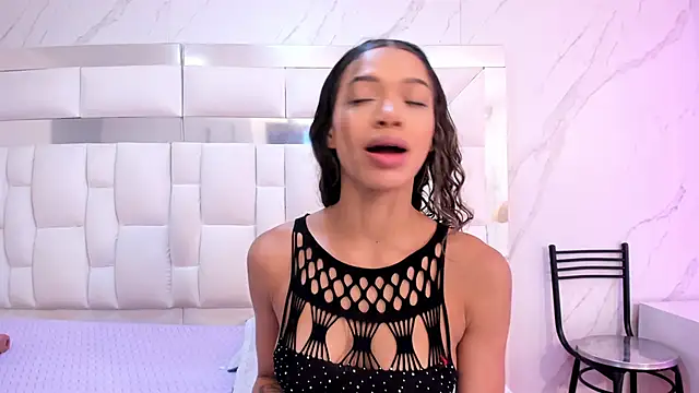 BritneyCollins online show from November 13, 12:15 pm