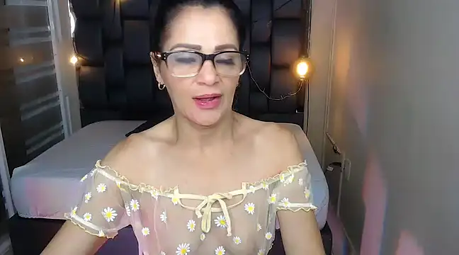 margot smith  online show from March 6, 12:30 pm