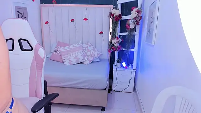 margot smith  online show from February 27, 12:38 pm