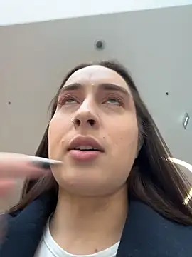 Holly Play online show from November 11, 9:09 am