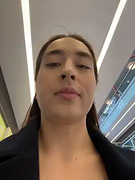 Holly Play online show from April 7, 8:59 am