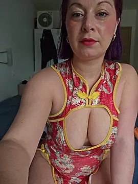 Chaudesquirt online show from February 21, 1:12 pm