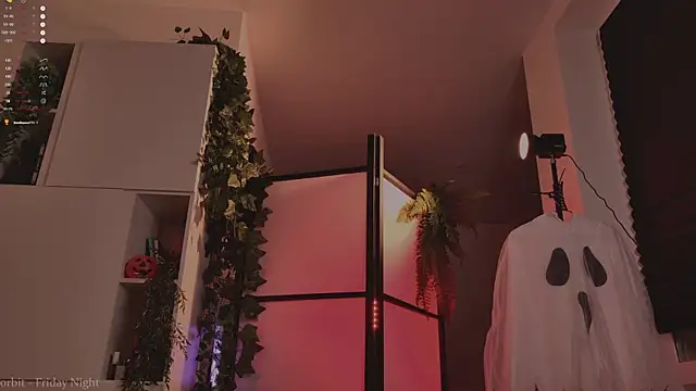 MichaellaMoon online show from October 31, 5:36 pm