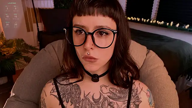 MichaellaMoon online show from February 27, 5:35 pm