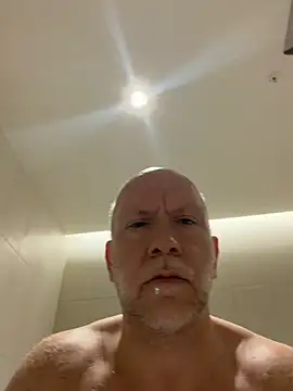 FLSexyGuy online show from April 11, 1:15 pm