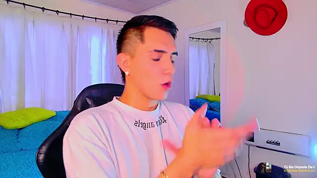 Chris Maddox online show from December 3, 7:45 pm