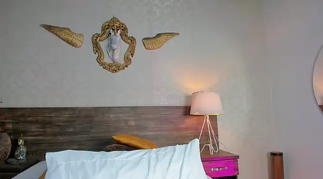 Snapshot of antonhella1 chatting on December 17, 4:11 pm antonhella1 online show from December 17, 4:11 pm