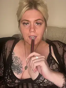 Snapshot of Blondiee3088 chatting on January 11, 11:13 pm Blondiee3088 online show from January 11, 11:13 pm