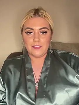 Snapshot of Blondiee3088 chatting on March 4, 5:03 pm Blondiee3088 online show from March 4, 5:03 pm