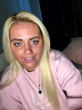 Blondiee3088 online show from October 29, 3:14 pm