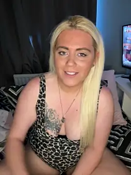 Blondiee3088 online show from November 17, 1:39 pm