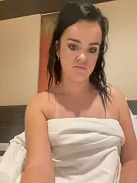 Snapshot of English-Chloe96 chatting on February 2, 6:23 am English-Chloe96 online show from February 2, 6:23 am