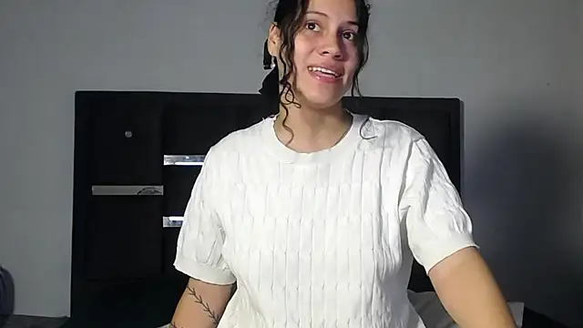 Snapshot of realshy-Stepsis chatting on May 8, 12:43 pm realshy-Stepsis online show from May 8, 12:43 pm