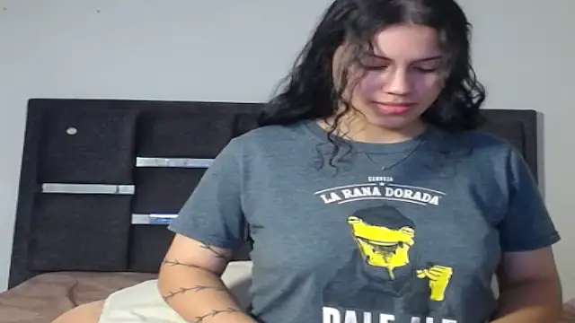 Snapshot of realshy-Stepsis chatting on June 24, 1:21 pm realshy-Stepsis online show from June 24, 1:21 pm