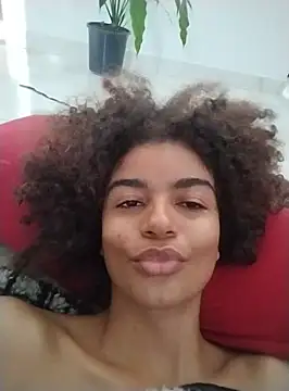 Snapshot of Emanuelle_manu chatting on December 10, 11:00 am Emanuelle manu online show from December 10, 11:00 am