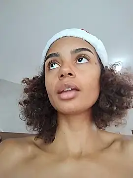 Snapshot of Emanuelle_manu chatting on December 18, 12:29 pm Emanuelle manu online show from December 18, 12:29 pm