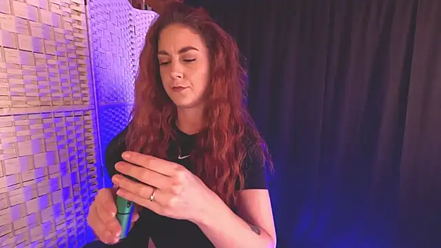 Snapshot of KayleyxEmily chatting on March 6, 2:18 pm KayleyxEmily online show from March 6, 2:18 pm