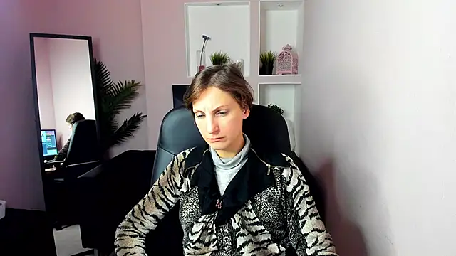 Snapshot of AuroraScript chatting on December 19, 3:40 am AuroraScript online show from December 19, 3:40 am