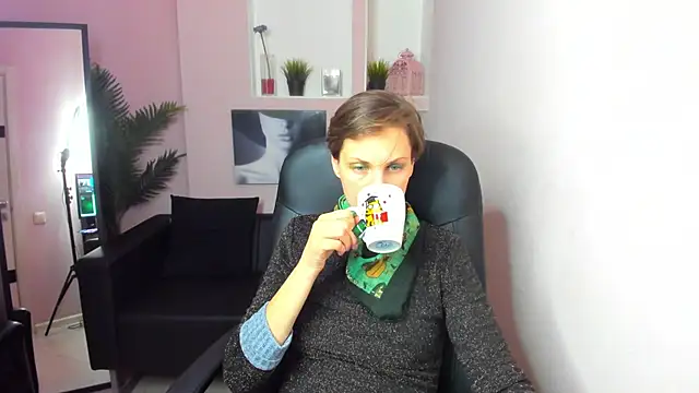 Snapshot of AuroraScript chatting on February 22, 6:52 pm AuroraScript online show from February 22, 6:52 pm