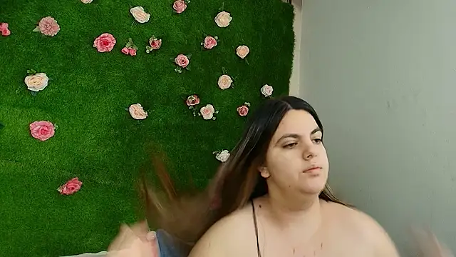 Huge Titties  online show from March 14, 5:02 am