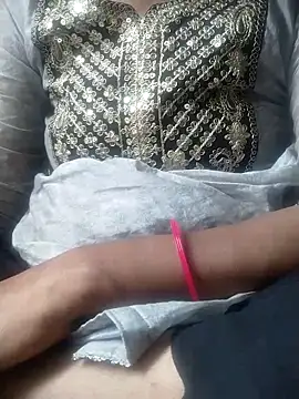 Snapshot of saloni19881 chatting on March 15, 8:04 am saloni19881 online show from March 15, 8:04 am