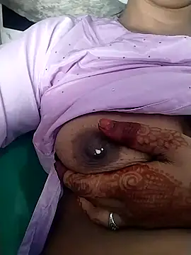 Snapshot of saloni19881 chatting on September 23, 3:53 am saloni19881 online show from September 23, 3:53 am