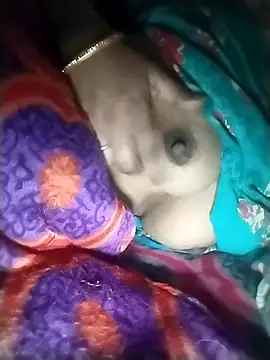 Snapshot of saloni19881 chatting on February 25, 4:22 am saloni19881 online show from February 25, 4:22 am