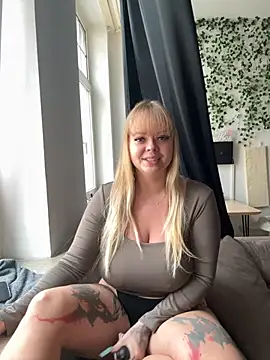 Snapshot of AnnaLenaaa chatting on September 25, 1:15 pm AnnaLenaaa online show from September 25, 1:15 pm